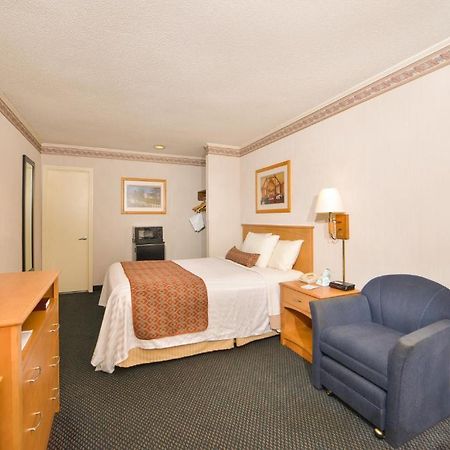 Days Inn By Wyndham Jefferson Εξωτερικό φωτογραφία